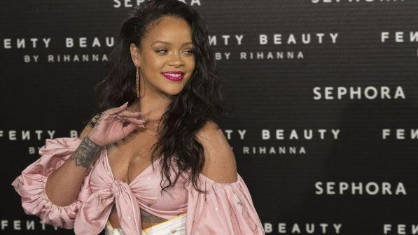 Rihanna: "Orgogliosa del mio sedere e delle mie cosce"