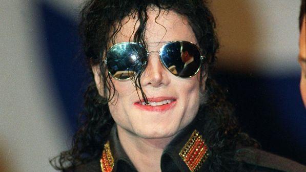 Michael Jackson, l'accusa dell'ex governante: "Mutandine da bimbi nella sua Jacuzzi"