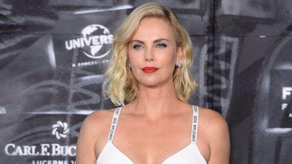 Charlize Theron: "La mia giovinezza è stata turbolenta a causa delle droghe"