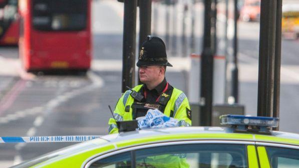 Londra, la testimonianza di un tassista: "Ho provato a investire uno dei terroristi"