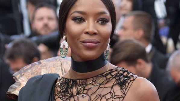 Buon compleanno Naomi, la Venere Nera spegne 48 candeline