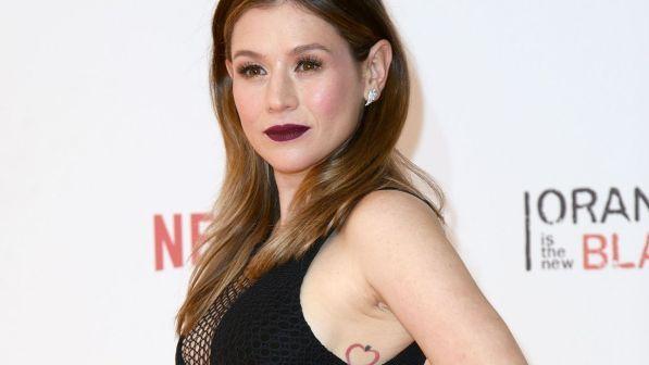 Molestie sessuali: l'attrice Yael Stone accusa il premio Oscar Geoffrey Rush