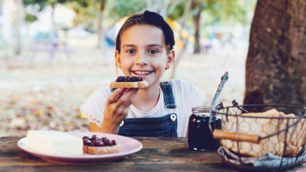 Sulmona, no alle merendine a scuola: "Meglio il pane con la marmellata"