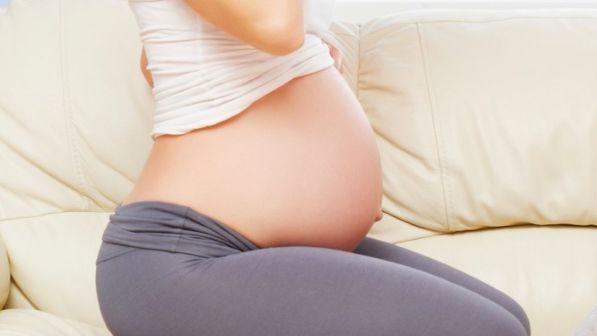 Aborto, in Italia le interruzioni di gravidanza scendono sotto quota 60mila: è la prima volta