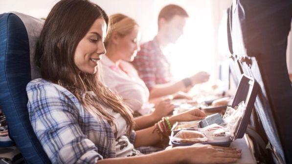 Viaggi in aereo: gli abiti giusti per prendere il volo