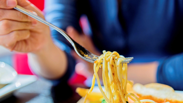 Dieta, studio italiano "assolve" la pasta: non fa ingrassare, chi la mangia resta in forma