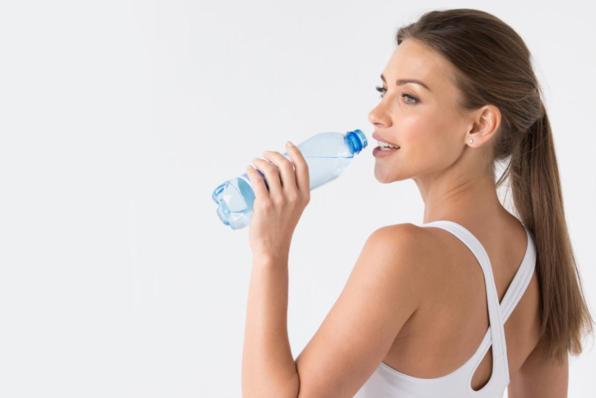 Dieci buoni motivi per bere l'acqua