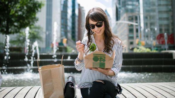 Pausa pranzo: le accortezze per restare light