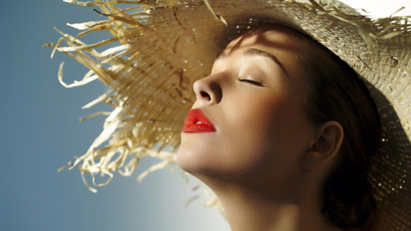 Trucco d'estate: i consigli per non sciogliersi al sole