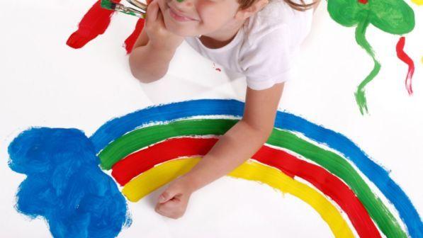 A Bologna festa arcobaleno a un centro estivo per bimbi, Fontana: "Ideologia"