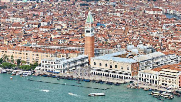 Venezia, andrà da 6 a 10 euro la tassa di accesso per i turisti
