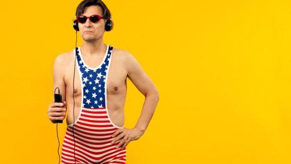 Uomo, i tipi da spiaggia che le donne preferiscono evitare
