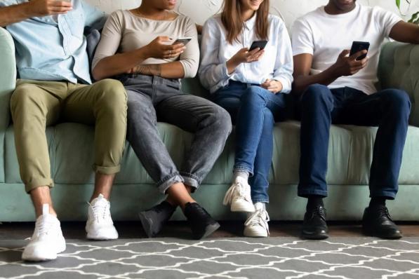 Dipendenza da cellulare: sai cos'è la nomofobia?