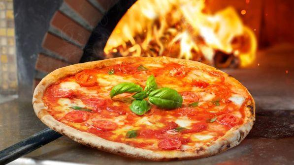 Pizza, il cartone prodotto all'estero è velenoso: indaga il ministero della Salute