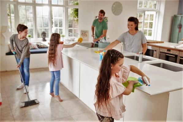 Parità di genere: il divario tra uomini e donne comincia dalla “paghetta”