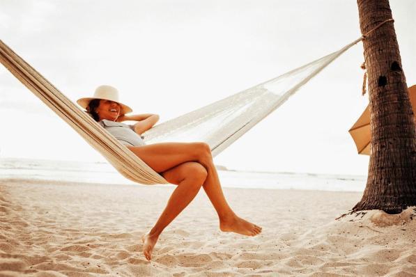 Vacanze: lo sport più amato dagli italiani è… il dolce far niente