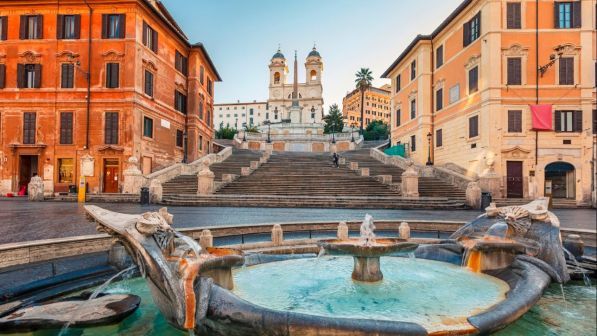 Roma, un cancello notturno potrebbe blindare la Scalinata di Trinità dei Monti