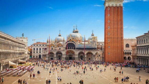Gli italiani riscoprono settembre per le vacanze: record di viaggi nel Belpaese