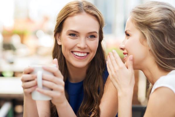 Passione gossip: perché amiamo tanto spettegolare?