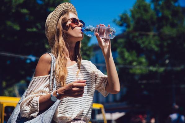 Tanti ottimi motivi per cui bere acqua in estate è importantissimo