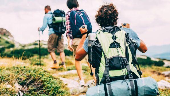 Uomo, le dieci regole per prepararsi a una vacanza zaino in spalla
