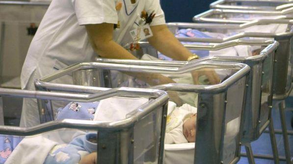 Rifiutata dai genitori perché malata, bimba battezzata in ospedale a Trapani