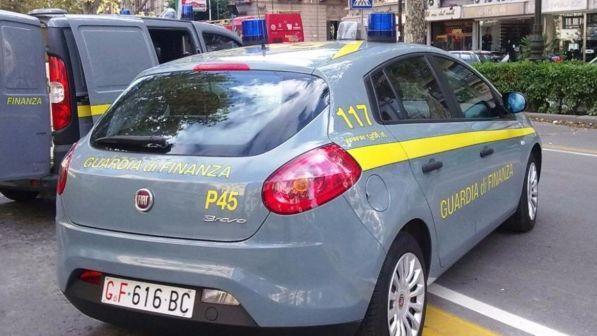 Cosenza, scoperti 484 falsi braccianti agricoli: truffa milionaria