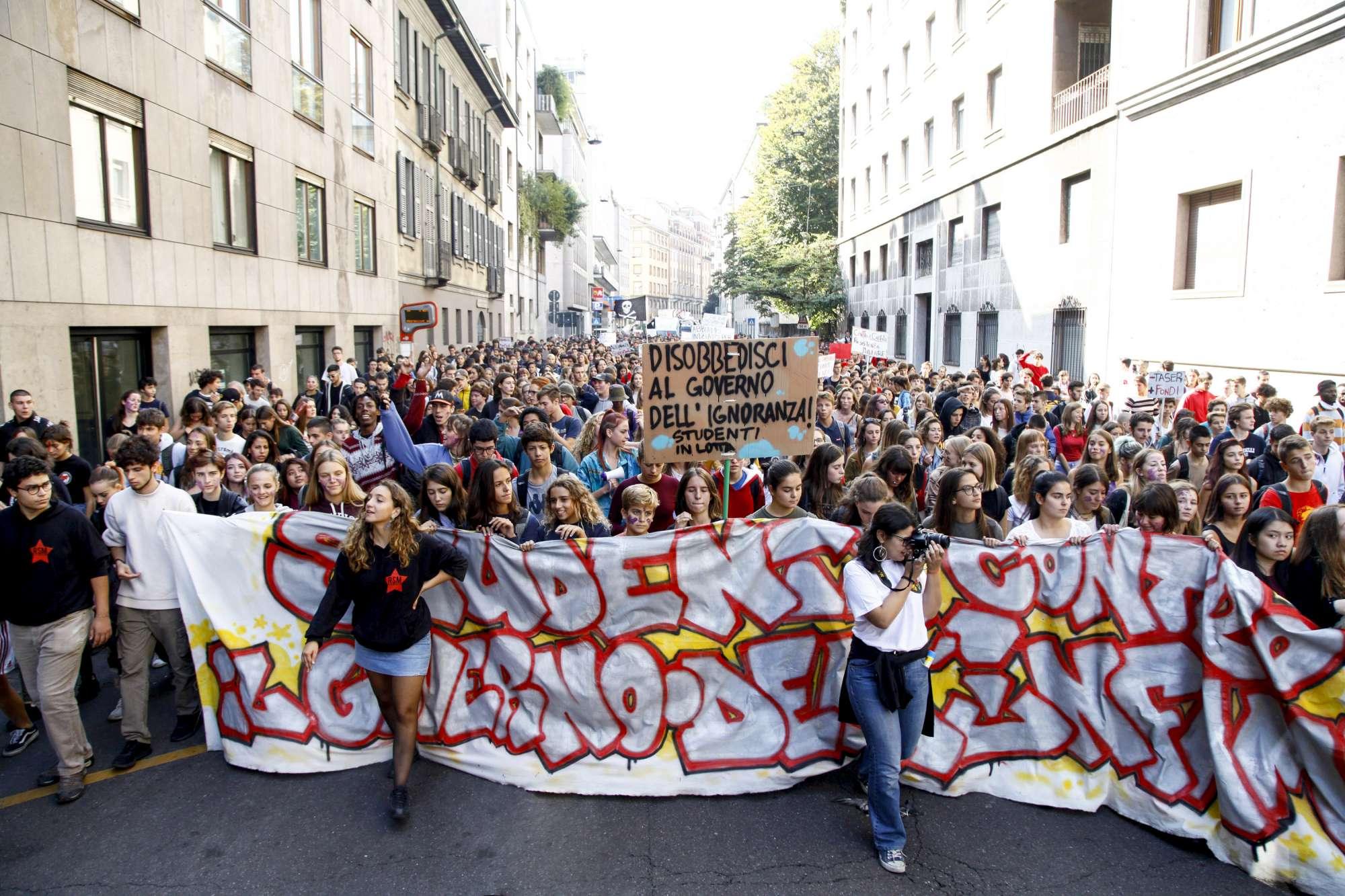 Troppi tagli nella scuola, venerdì sciopero degli studenti in tutta Italia