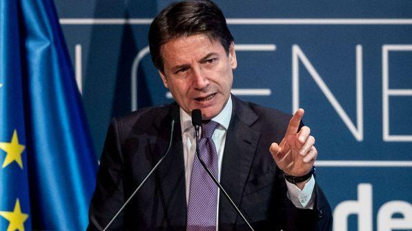 Dossier migranti, Conte: "Lunedì 14 incontrerò il commissario Ue"