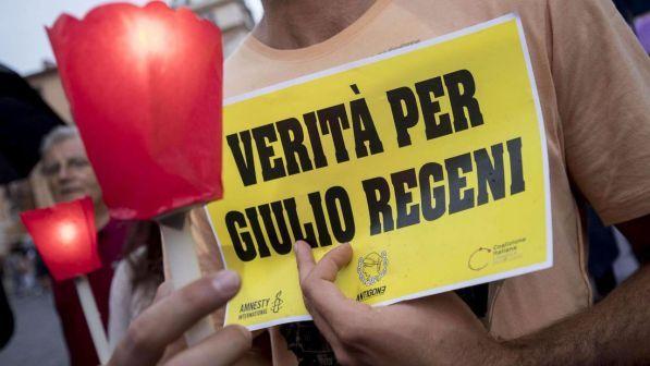 Caso Regeni, M5s chiede la riapertura straordinaria del Parlamento | I genitori di Giulio: "A ottobre a Il Cairo"