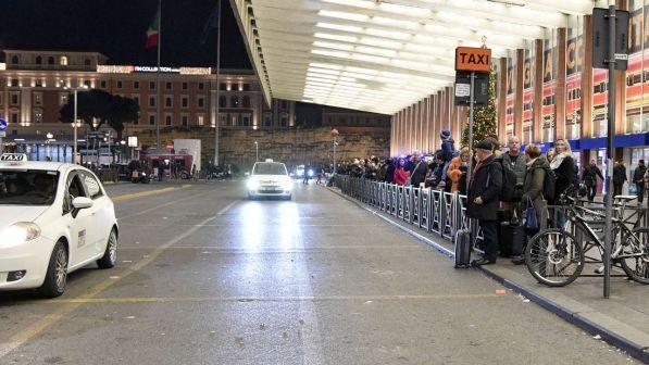 Stralcio Ncc dalla Manovra, insorgono i tassisti: blocchi a Termini e Fiumicino