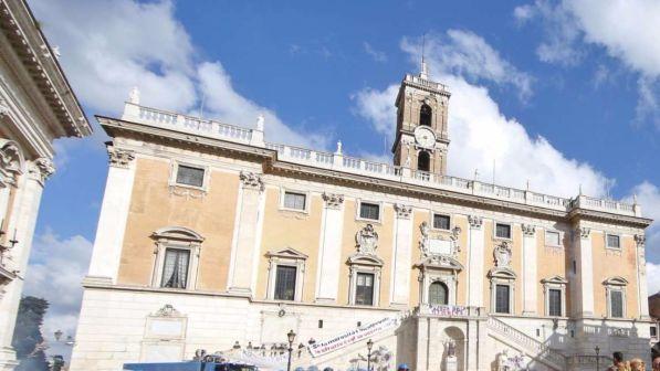 Roma, M5s propone la democrazia diretta | Pd: "Pesce d'aprile in ritardo?"