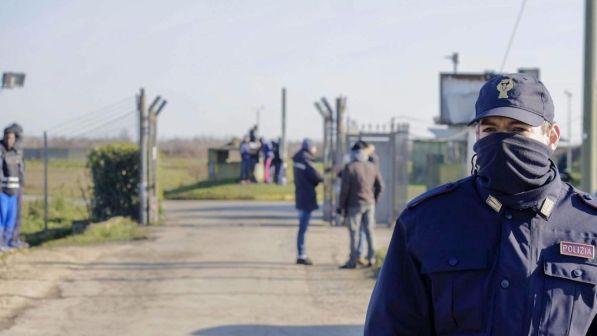 Venezia, migranti contro migranti: "No ai nuovi arrivi nel centro, siamo già in condizioni disumane"