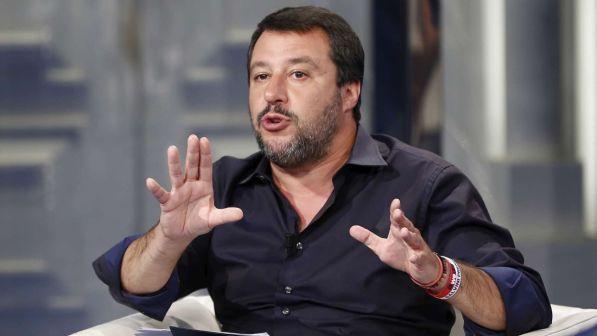 Nel Cara di Mineo (chiuso) sono rimasti 117 cani. L'appello di Salvini: "Adottateli"
