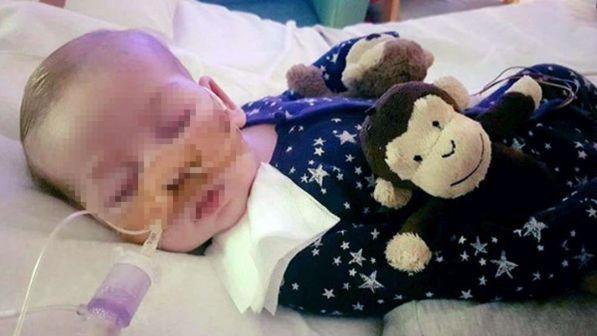Gb, i genitori di Charlie Gard: "E' prigioniero dello Stato"