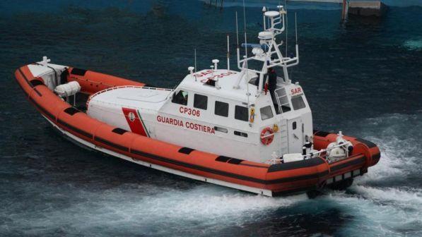 Quindicenne muore annegato davanti a porto nel Salernitano