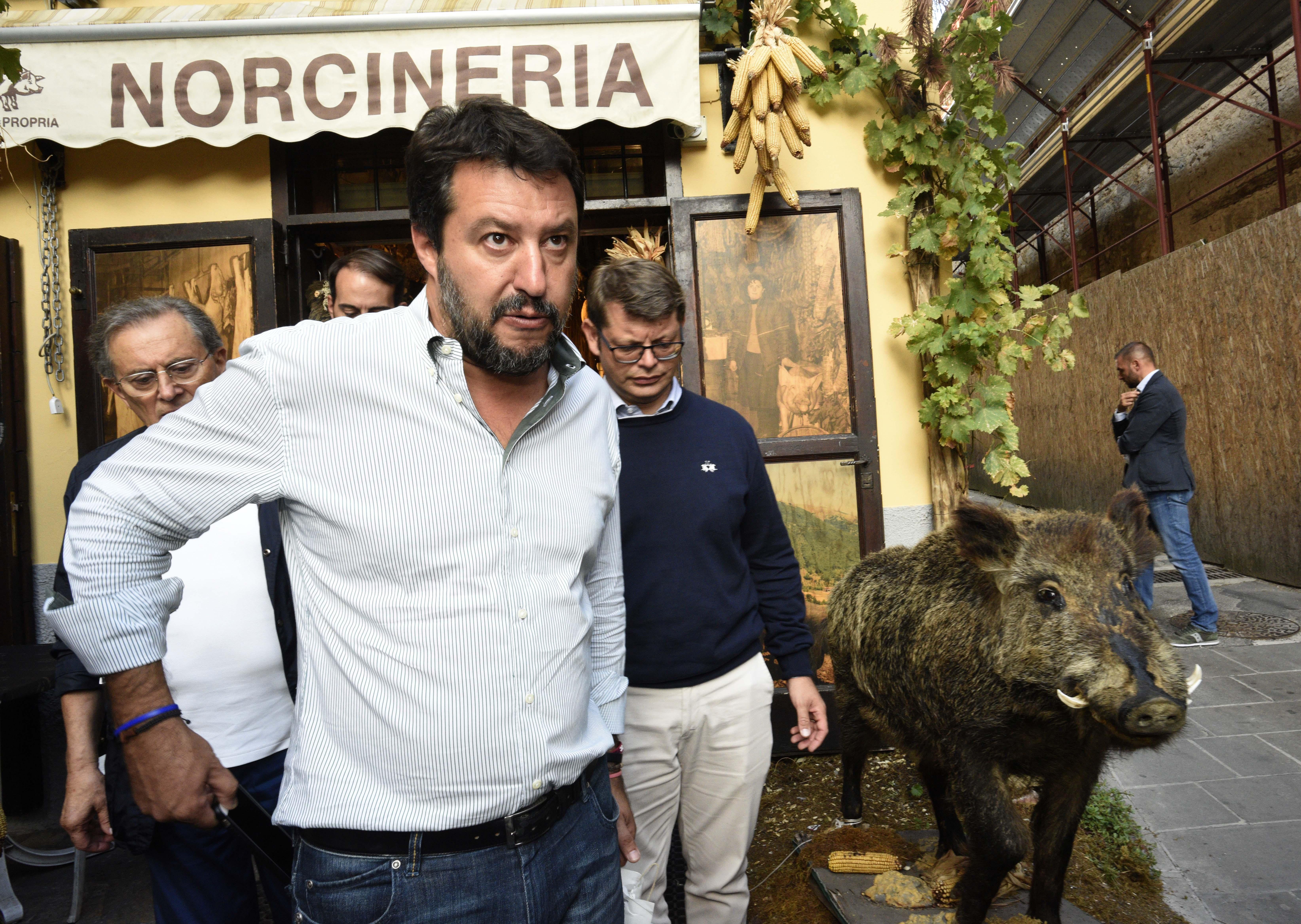 Salvini: "Def truffa, tradite tutte le promesse e alzate le tasse" | Zingaretti replica: "Siamo su strada giusta"