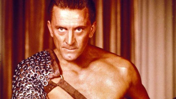Kirk Douglas, compie 100 anni lo Spartacus di Hollywood che ha rotto le catene del tempo