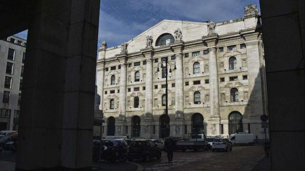 Borsa, Milano apre piatta: Ftse Mib -0,02%, slancio per EI Towers