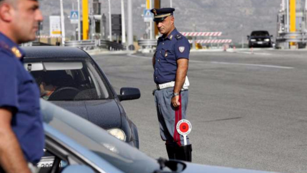 Contromano per 10 km sull'A14: polizia blocca un 76enne a Pesaro