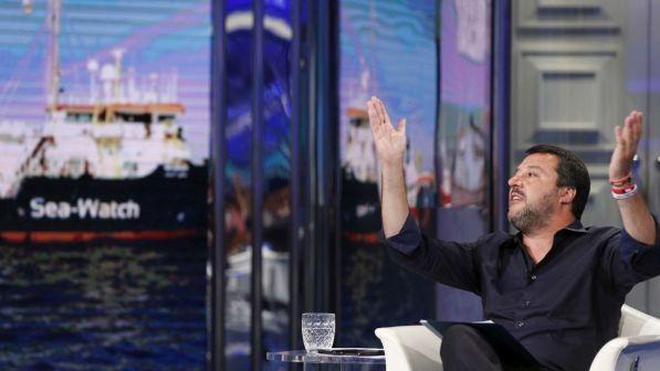 Sea Watch, Salvini minaccia l'Ue: "Faremo andare migranti ovunque"