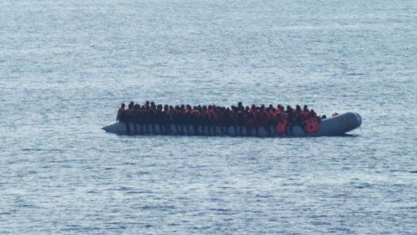 Alarm Phone: "120 migranti su barcone al largo della Libia"