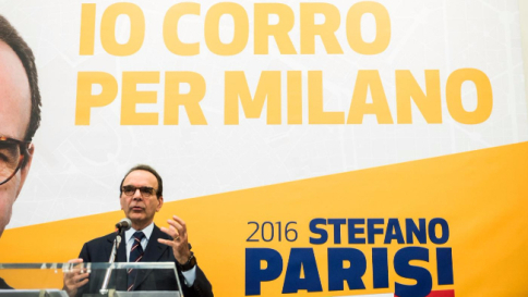 Milano, parte la corsa (in giallo) del candidato del centrodestra Stefano Parisi