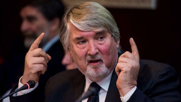 Polemica sul "calcetto", Poletti: vale molto studiare e imparare
