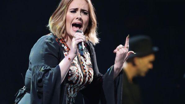 Adele, 20 milioni per cantare e vivere in un hotel per un anno