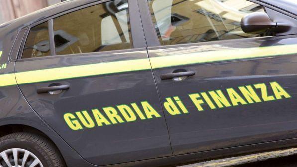 Roma, blitz della finanza nel palazzo occupato da CasaPound: "Bagno di sangue se entrate"