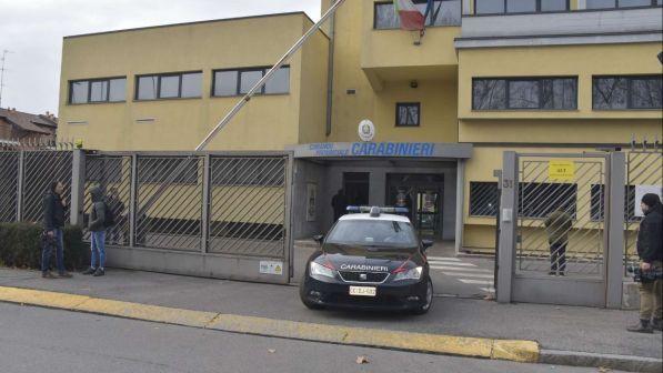 Donna uccisa e bruciata a Brescia, fermata l'ex amante del marito: "L'ha uccisa a martellate"