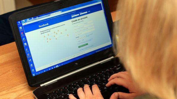 Forlì, licenziata per un post su Facebook: per la Cassazione è giusto