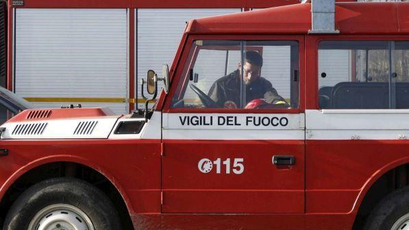 Roma, pullman in gita scolastica esce di strada: nessun ferito