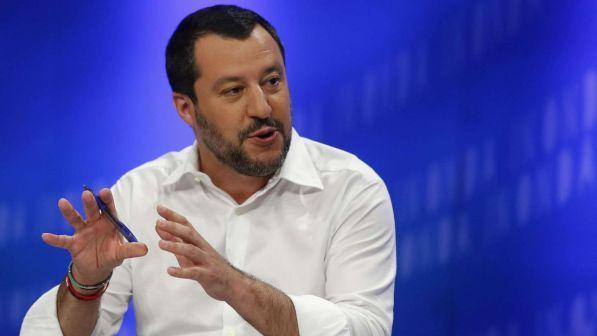 Salvini: "Tra 6 mesi sarà licenziata lʼEuropa dei banchieri"